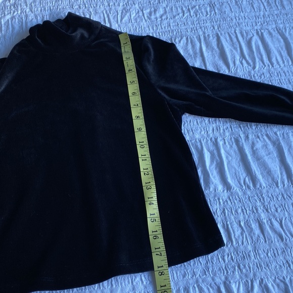 Vera Moda high neck crop top in black ribbed stretchy velvet material. Size S 🖤 - Picture 11 of 12